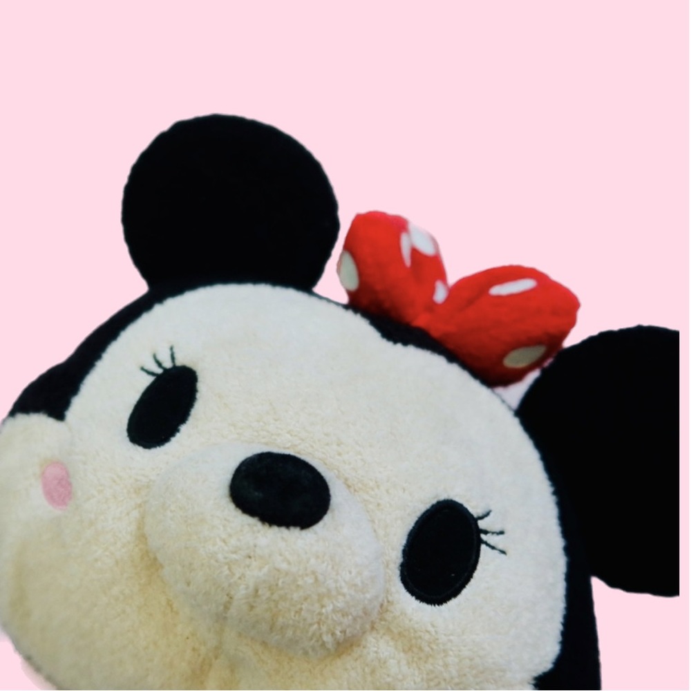 NWT Minnie Mouse Tsum Tsum